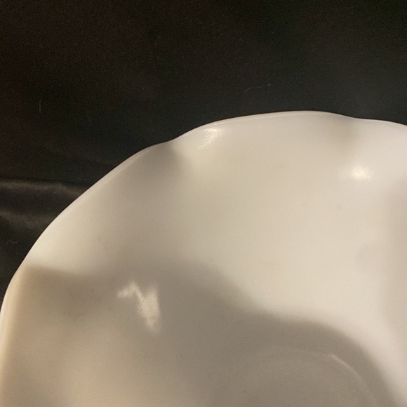 Hazel Atlas Platonite Milk Glass Embossed Wheat Ruffled Edge Bowl.​ - Picture 3 of 6